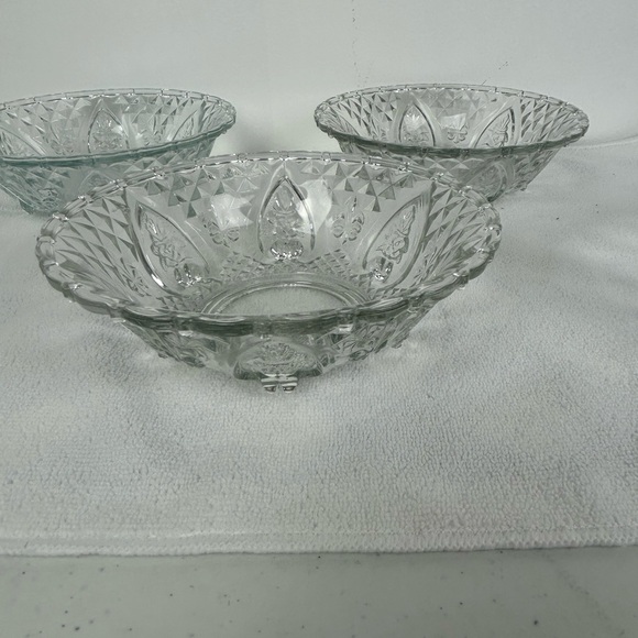 Set of 4 - VTG - "KIG Indonesia" Heavy Pressed Glass Clear bowls/dishes - Picture 4 of 10